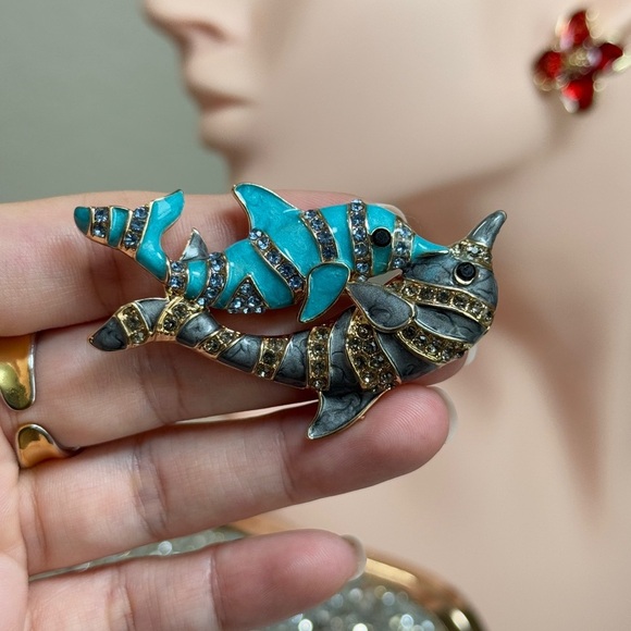 Elegant Dolphin Brooch with Blue and Gold Accents 🎏 - Picture 3 of 4